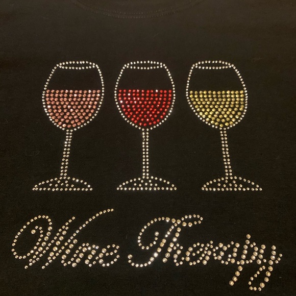 Wine therapy anyone? Very fun and chic top. SZ M - Picture 2 of 6